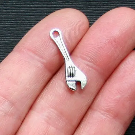 10pc/lot Wrench Charms Antique Silver Tone tool charms pendant necklace for jewelry making
10pc/lot Wrench Charms Antique Silver Tone tool charms pendant necklace for jewelry making