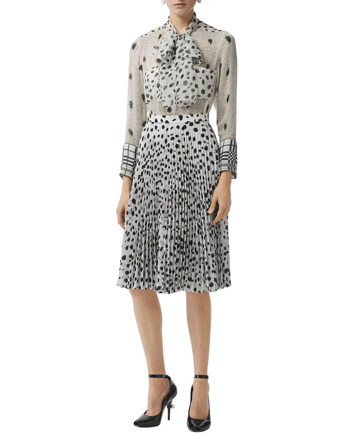 Runway Animal-Print Tie-Neck Two Pieces Suits Luxy Bowknot Shirts and Dalmatian-Print Pleated Skirts Women sets Suit Holidays
Runway Animal-Print Tie-Neck Two Pieces Suits Luxy Bowknot Shirts and Dalmatian-Print Pleated Skirts Women sets Suit Holidays