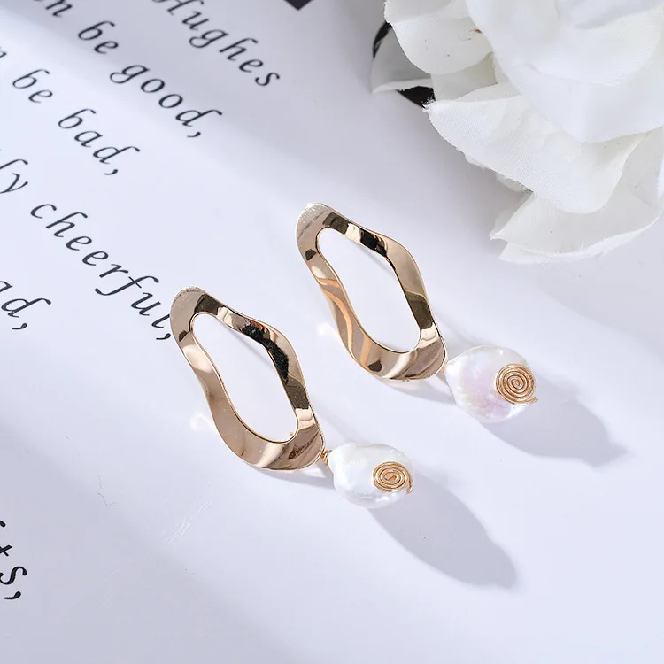 Fashion Natural Freshwater Pearl Earrings for Women Gold Color Metal Geometric Irregular Circle Coin Medallion Drop Earrings
Fashion Natural Freshwater Pearl Earrings for Women Gold Color Metal Geometric Irregular Circle Coin Medallion Drop Earrings