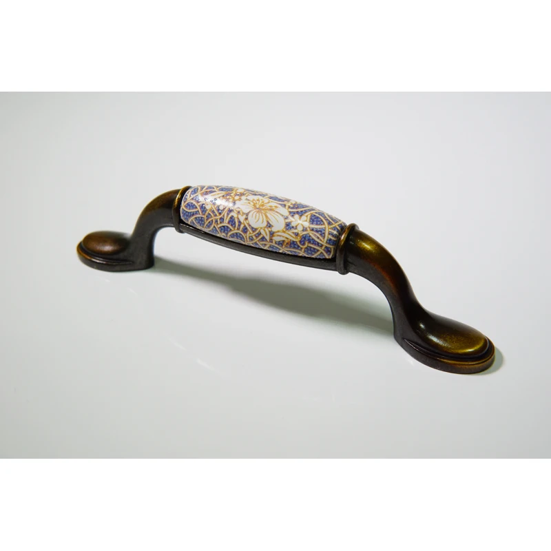 Wholesale 10pcs lot blue-white flower porcelain furniture handle,kitchen door handles and knobs,kitchen handles 96mm
Wholesale 10pcs lot blue-white flower porcelain furniture handle,kitchen door handles and knobs,kitchen handles 96mm