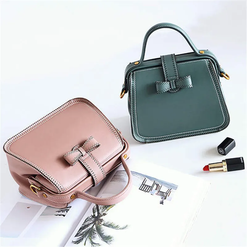 2019 A New Double Faced Female Hand Clutch Bag Women's Fashion Lock Color Bag Bow Tie Cowhide Doctor's Wild Shoulder Korean Bag
2019 A New Double Faced Female Hand Clutch Bag Women's Fashion Lock Color Bag Bow Tie Cowhide Doctor's Wild Shoulder Korean Bag
