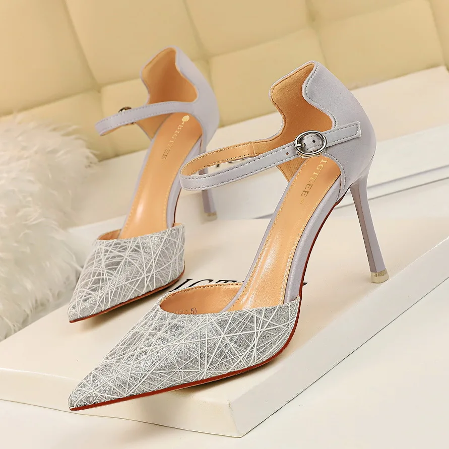 2019 New Soft Leather Fashion Women Sandals Summer High Heels Shoes Open Toe Concise Buckle Office Shoes Woman Sexy Party Sandal
2019 New Soft Leather Fashion Women Sandals Summer High Heels Shoes Open Toe Concise Buckle Office Shoes Woman Sexy Party Sandal
