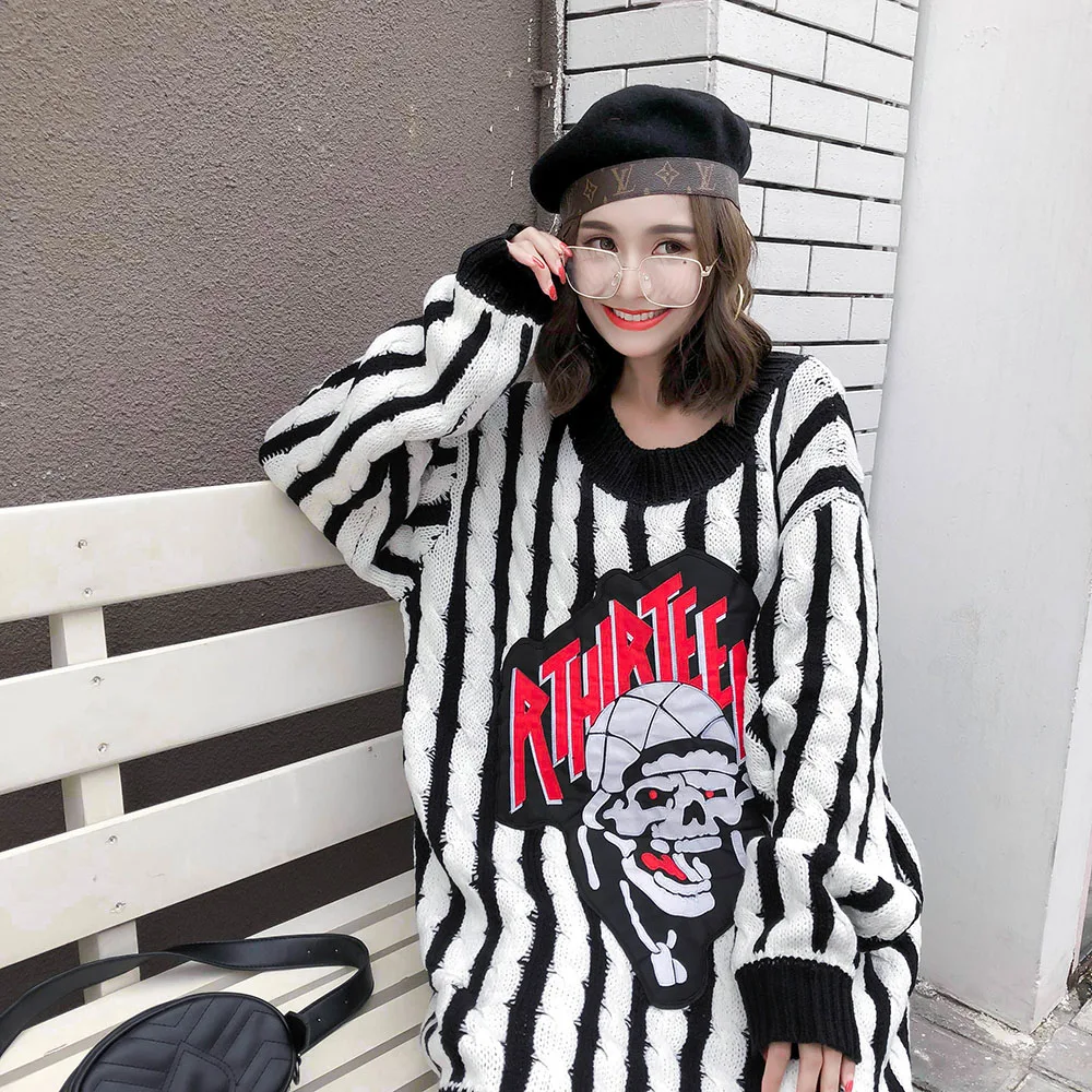 MUMUZI Sweaters Striped Black and White Sweater Long Sleeve Women Jumper Female Loose Skull Pullover Pull Knitted Coats 2019
MUMUZI Sweaters Striped Black and White Sweater Long Sleeve Women Jumper Female Loose Skull Pullover Pull Knitted Coats 2019