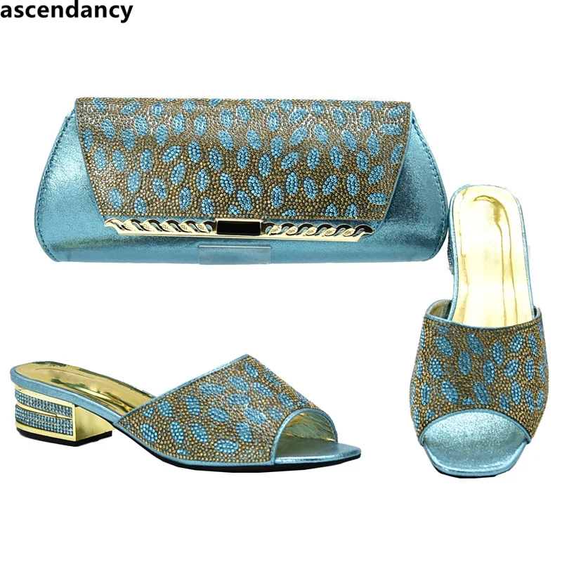 New Designer Shoes Women Luxury 2018 Nigerian Women Wedding Shoes and Bag Set Decorated with Rhinestone Party Shoes and Bag Sets
New Designer Shoes Women Luxury 2018 Nigerian Women Wedding Shoes and Bag Set Decorated with Rhinestone Party Shoes and Bag Sets