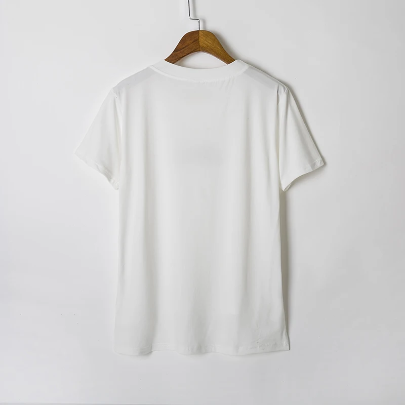 simple white t shirt