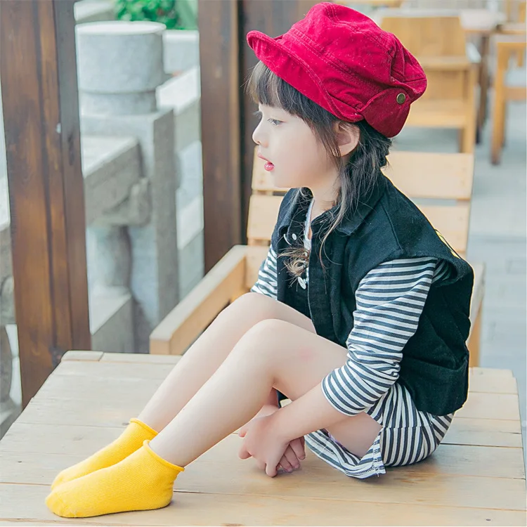 Children 1-3 years of age with new candy color roll edge cotton children's boat socks
Children 1-3 years of age with new candy color roll edge cotton children's boat socks