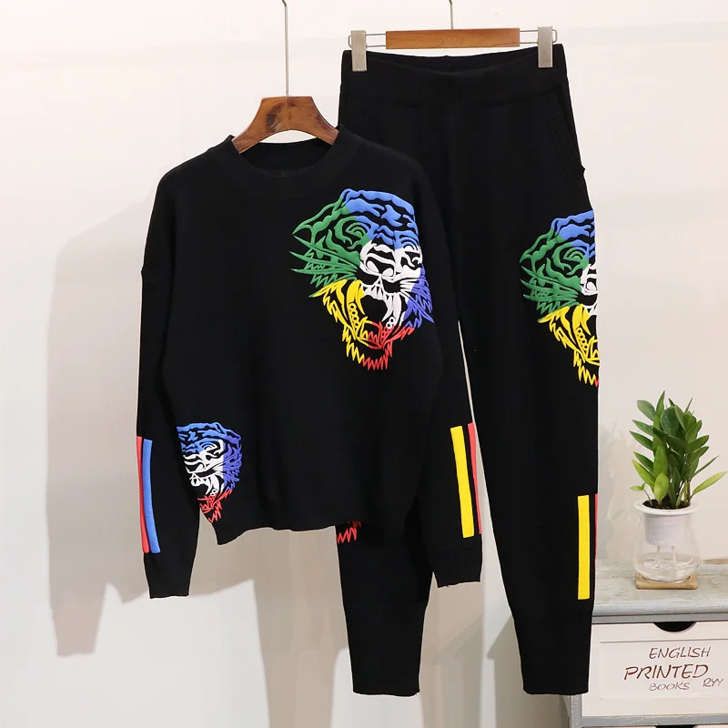 Oshangchaopin Women European American Style Tiger Knitted Sweaters Trousers 2pcs Suits Casual Loose Knit Tracksuit Clothing Sets
Oshangchaopin Women European American Style Tiger Knitted Sweaters Trousers 2pcs Suits Casual Loose Knit Tracksuit Clothing Sets