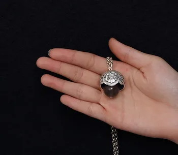 S990 pure silver Korean version of peony gray chalcedony bell sterling silver retro long sweater chain female pendant
S990 pure silver Korean version of peony gray chalcedony bell sterling silver retro long sweater chain female pendant