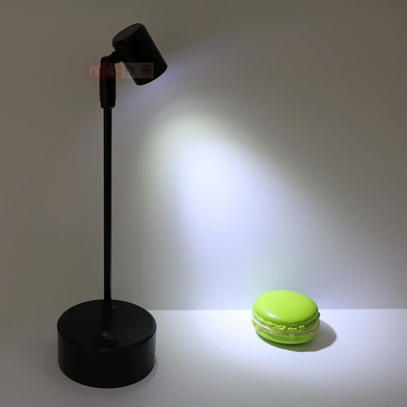 The jewelry spotlight counter lamp battery spotlight without power supply leads stall light clothing store display ZH SD87
The jewelry spotlight counter lamp battery spotlight without power supply leads stall light clothing store display ZH SD87