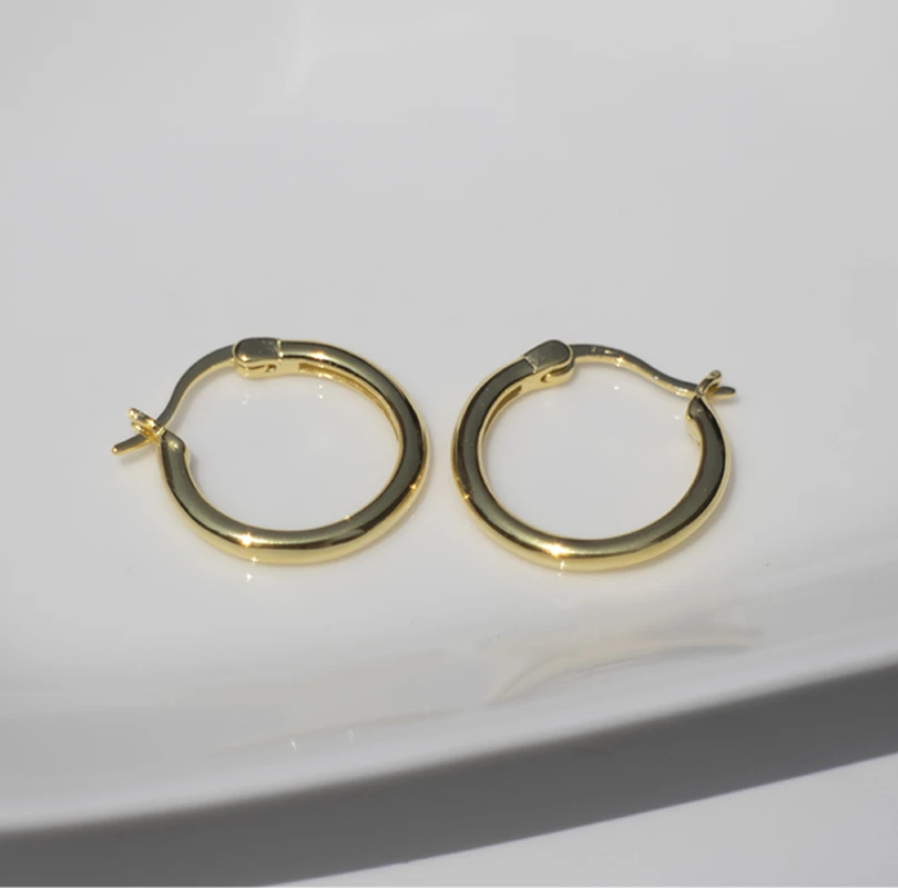 925 sterling silver fashion gold big circle earring twist type ear bone ear buckle wild simple trend female silver ear jewelry
925 sterling silver fashion gold big circle earring twist type ear bone ear buckle wild simple trend female silver ear jewelry