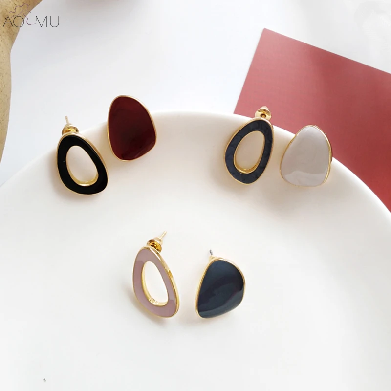 AOMU Japan Korea Fashion Enamel Metal Geometric Asymmetry Hollow Curved Metal Stud Earrings for Women Girl Party Accessories
AOMU Japan Korea Fashion Enamel Metal Geometric Asymmetry Hollow Curved Metal Stud Earrings for Women Girl Party Accessories