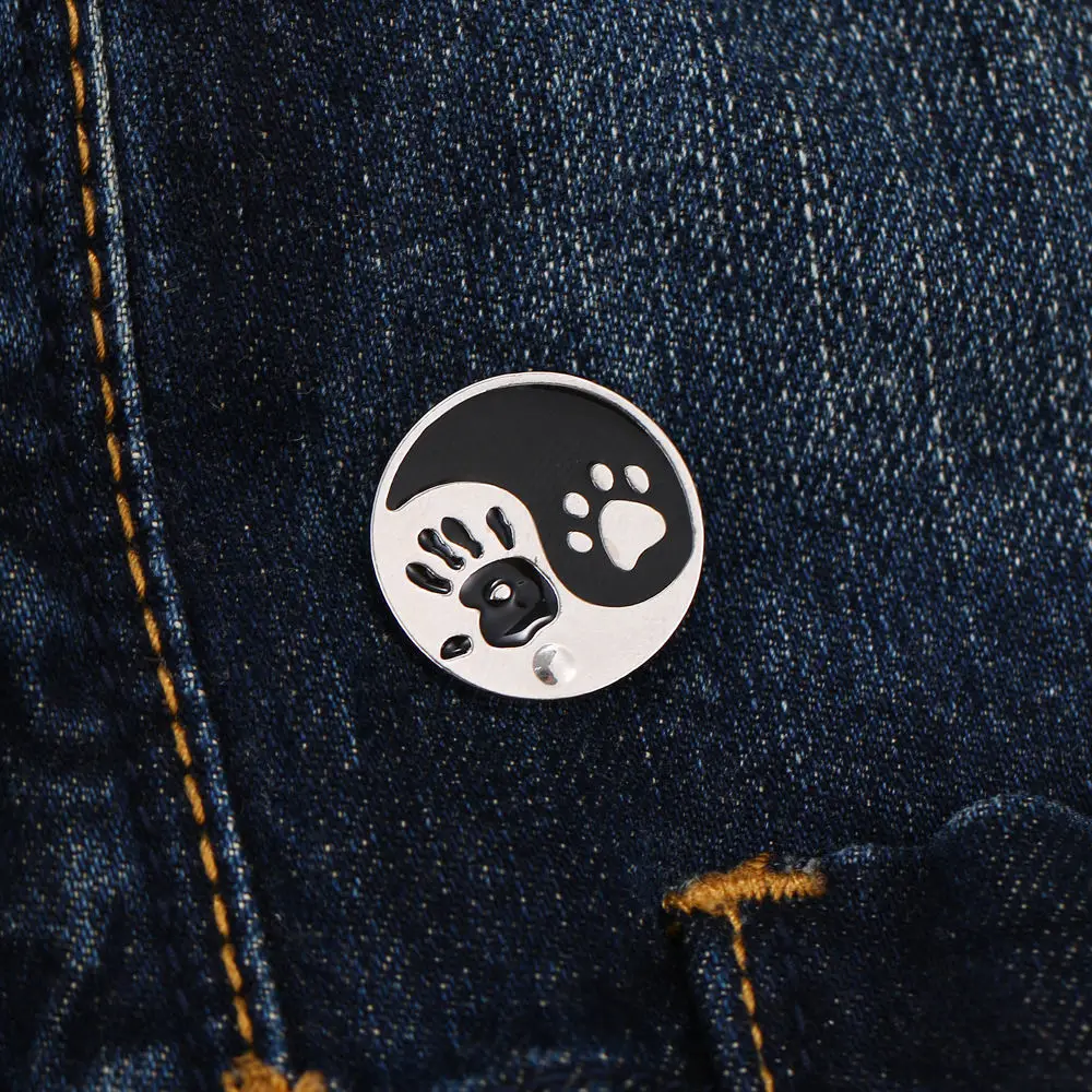 Hot Cartoon Creative Dog Claw Brooch White Black Enamel Pins Button Coat Jacket Collar Pin Badge Jewelry Gift
Hot Cartoon Creative Dog Claw Brooch White Black Enamel Pins Button Coat Jacket Collar Pin Badge Jewelry Gift