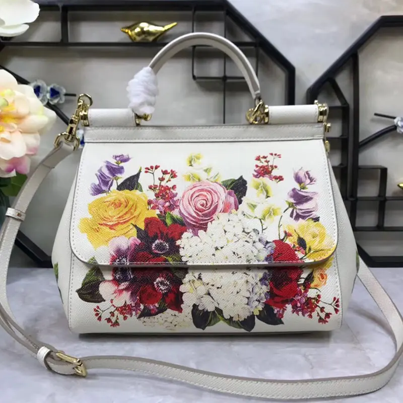 Medium-sized color printed safflower pattern Handbag with one shoulder inclined pull 25cm leather lady bag
Medium-sized color printed safflower pattern Handbag with one shoulder inclined pull 25cm leather lady bag