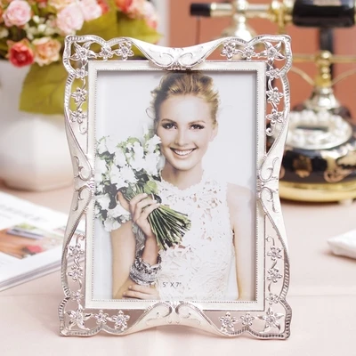 Vintage Photo Frames for Picture Decorative European Metal Picture Photo Frame for Wedding Gifts Photo Frame WZJ044 
Vintage Photo Frames for Picture Decorative European Metal Picture Photo Frame for Wedding Gifts Photo Frame WZJ044