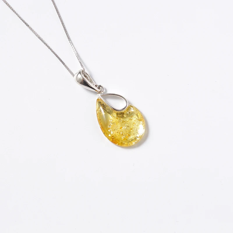 Sterling 925 silver natural ore Baltic amber beeswax necklace pendant antique jewelry Europe and the United States back
Sterling 925 silver natural ore Baltic amber beeswax necklace pendant antique jewelry Europe and the United States back