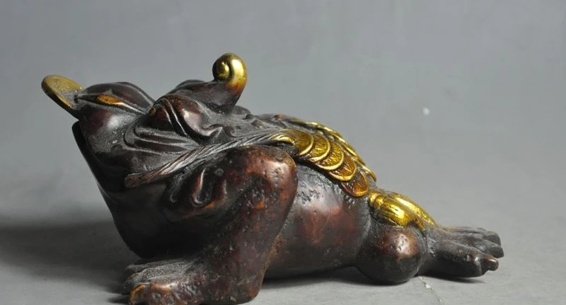 7"Chinese Fengshui Bronze Gilt Wealth Money Golden Toad Spittor bufo Coin Statue
7"Chinese Fengshui Bronze Gilt Wealth Money Golden Toad Spittor bufo Coin Statue