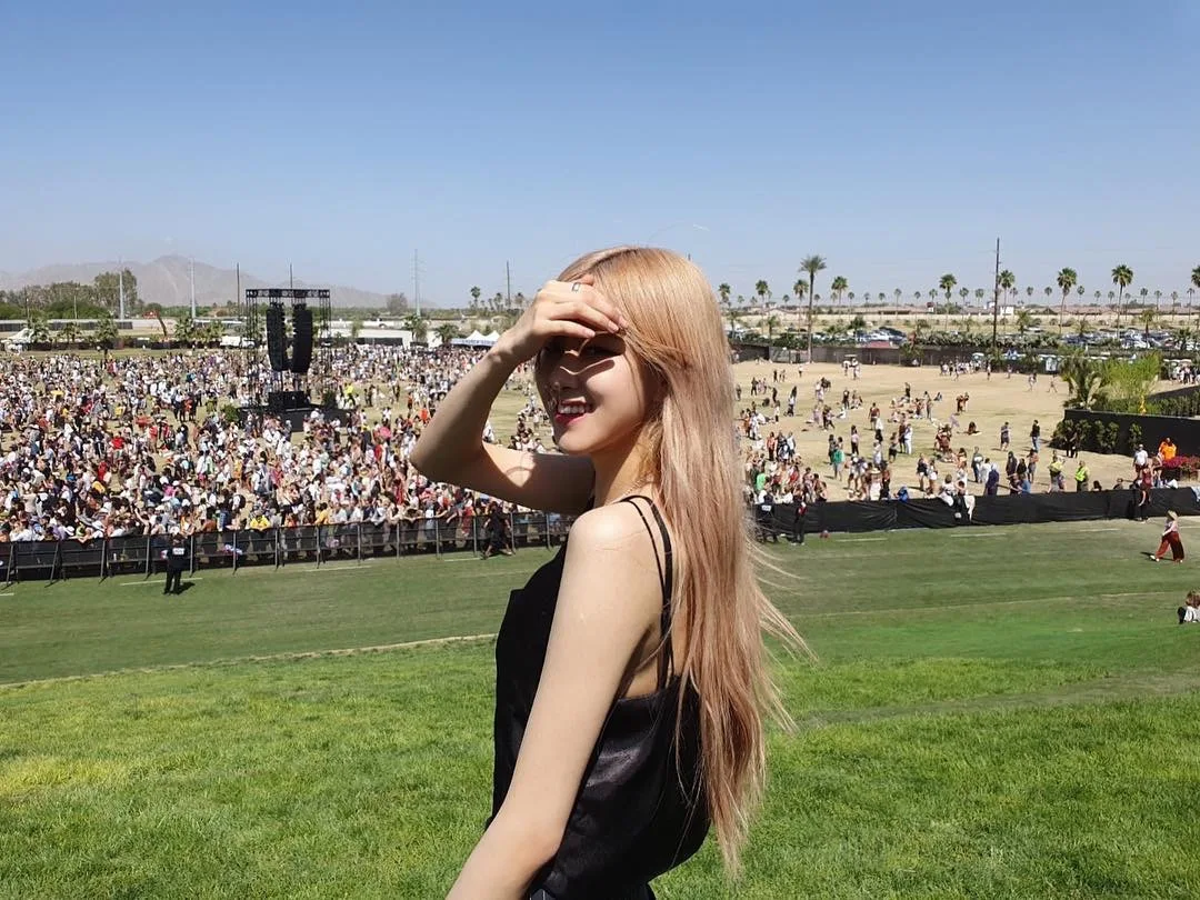 kpop BLACKPINK Rose same 2019 summer Korean streetwear sexy Lace short crop top female casual Sling slim women cropped tank top
kpop BLACKPINK Rose same 2019 summer Korean streetwear sexy Lace short crop top female casual Sling slim women cropped tank top