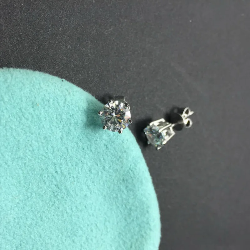 Luxury Classic Brand Design Stud Earring Women Platinum plate sterling silver 925 Set Carat Synthetic diamond wedding jewelry
Luxury Classic Brand Design Stud Earring Women Platinum plate sterling silver 925 Set Carat Synthetic diamond wedding jewelry