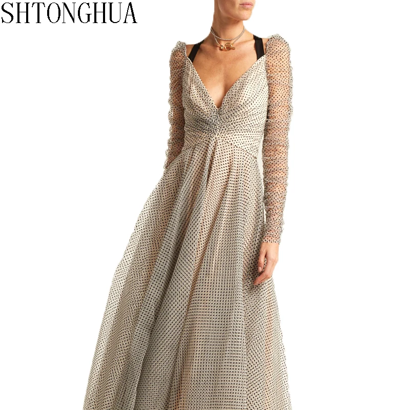 SHTONGHUA Women Dot Runway dress 2019 Spring Sexy backless Bohemian Dress V Neck Hanging neck Long Dress vestido
SHTONGHUA Women Dot Runway dress 2019 Spring Sexy backless Bohemian Dress V Neck Hanging neck Long Dress vestido