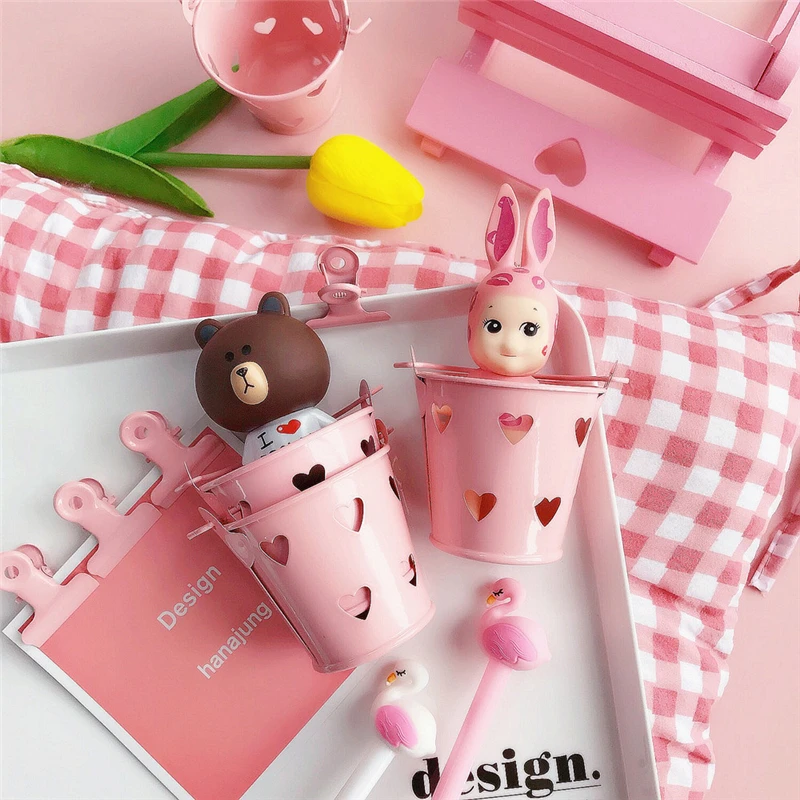 1pc 6*5.5cm Cute Metal Mini Pink Desktop Bucket Office Pen Pencil Holder Container Multifuction Desk Organizer Storage Boxes
1pc 6*5.5cm Cute Metal Mini Pink Desktop Bucket Office Pen Pencil Holder Container Multifuction Desk Organizer Storage Boxes