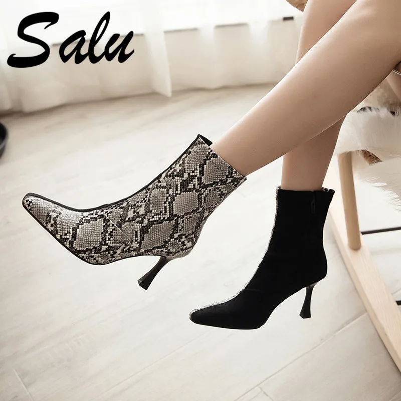 Salu Fashion Women Boots High Heeled Black White Zipper Autumn Winter Warm Ankle Boots Female Office Night Club Shoes
Salu Fashion Women Boots High Heeled Black White Zipper Autumn Winter Warm Ankle Boots Female Office Night Club Shoes