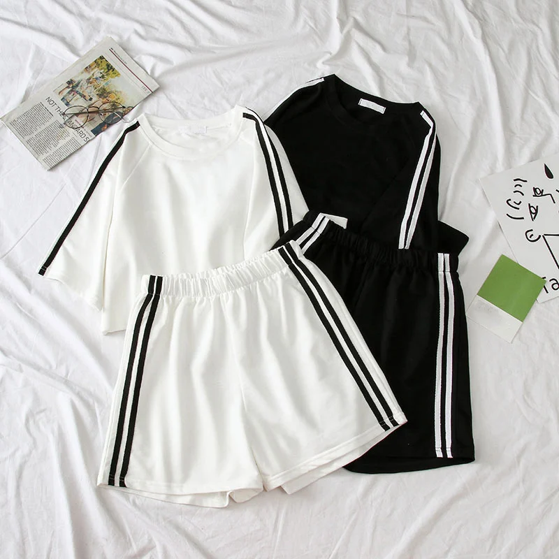 2 Piece Set Tracksuit Women Striped Sport Black White Short Sleeve Female Two Set 2019 Summer Fashion Casual Womens Sweatsuits
2 Piece Set Tracksuit Women Striped Sport Black White Short Sleeve Female Two Set 2019 Summer Fashion Casual Womens Sweatsuits