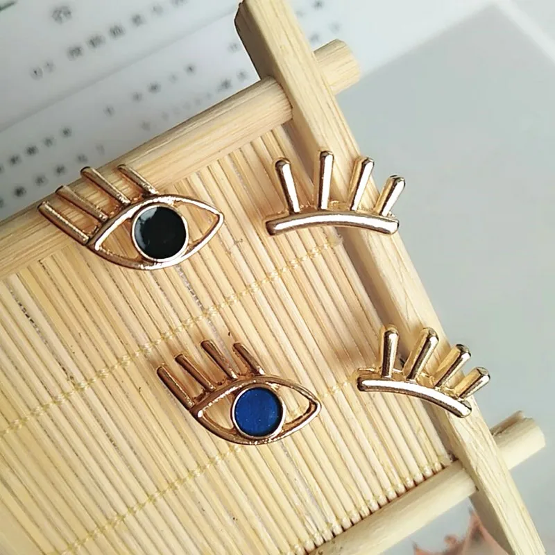 Timlee E222 New Grateful Personality Eye Asymmetric Alloy Studs Earrings Temperamental Jewelry wholesale.
Timlee E222 New Grateful Personality Eye Asymmetric Alloy Studs Earrings Temperamental Jewelry wholesale.