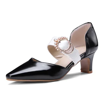 In the summer of 2018 the new hollow sandals with fine with pearl over 40, 18418-48 female shoes
In the summer of 2018 the new hollow sandals with fine with pearl over 40, 18418-48 female shoes
