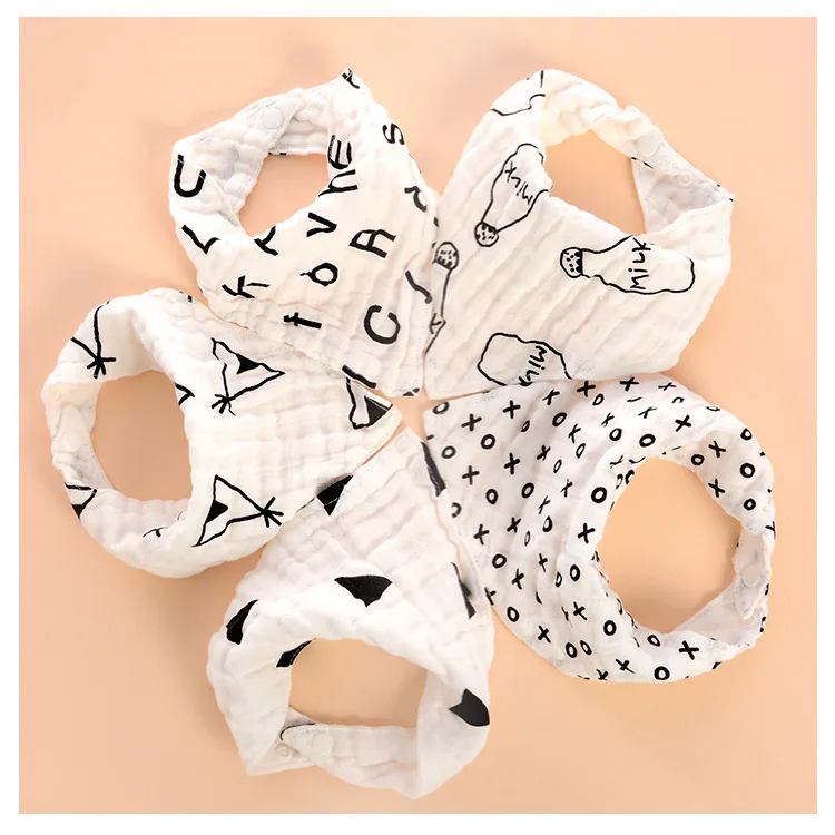 Baby bib Four-layer Cotton Gauze Black and White Cartoon Bib Printing Children's Snap Triangle Water tow
Baby bib Four-layer Cotton Gauze Black and White Cartoon Bib Printing Children's Snap Triangle Water tow