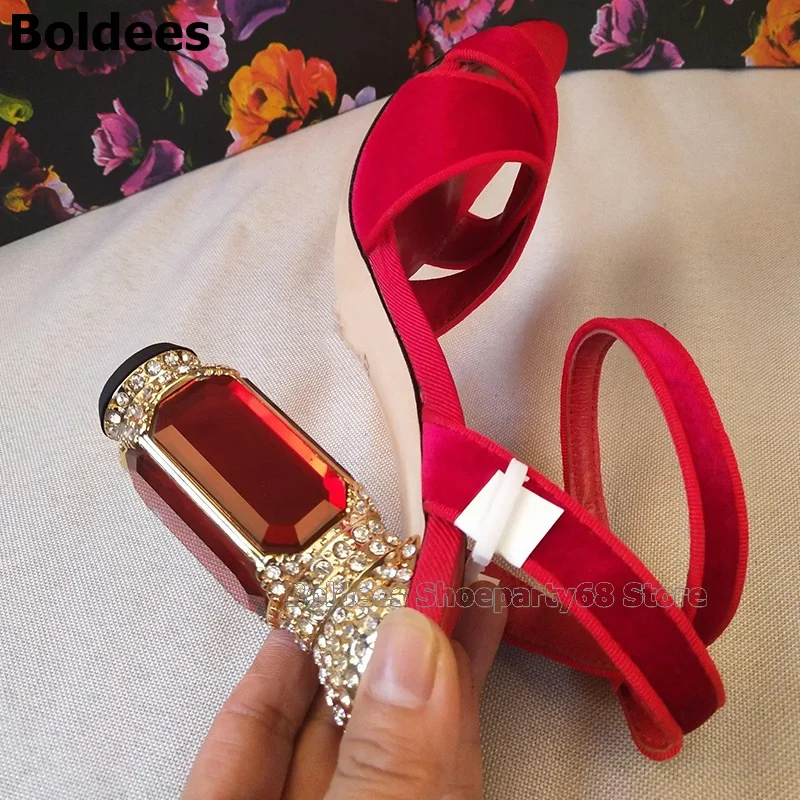Big Diamond Blcok Heeled Wedding Shoes Woman Heeled Cross-belt Ankle Wrap Velvet Jewelled High Heel Gladiator Sandals Party
Big Diamond Blcok Heeled Wedding Shoes Woman Heeled Cross-belt Ankle Wrap Velvet Jewelled High Heel Gladiator Sandals Party