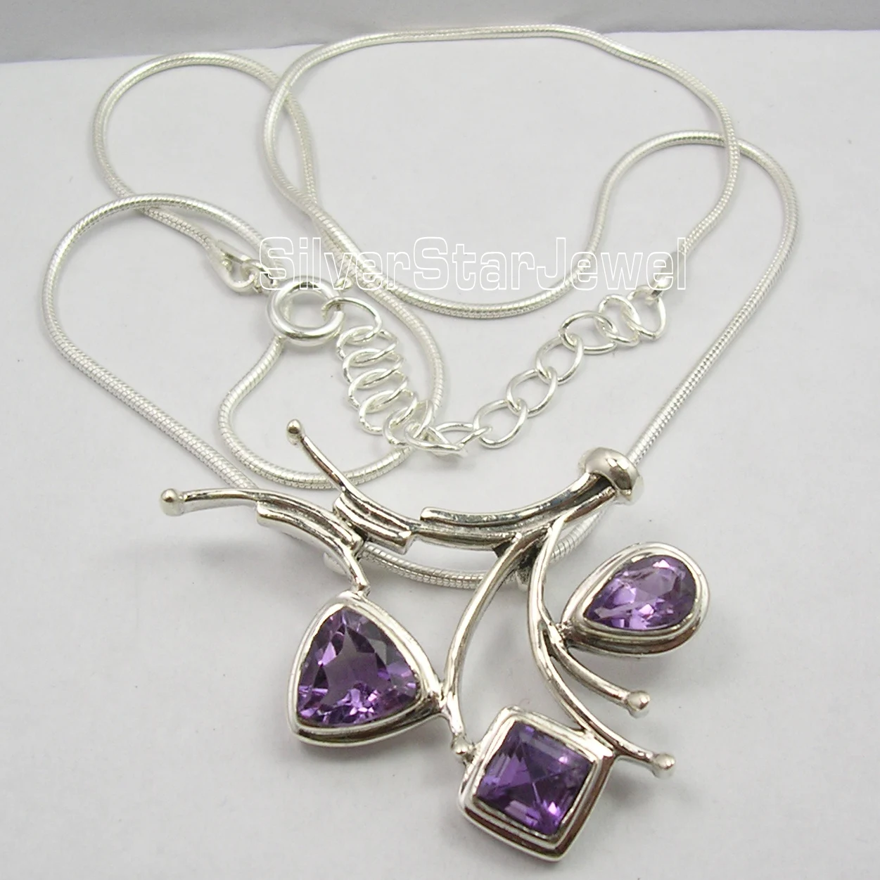 Chanti International . Solid Silver Unseen CUT Amethysts LATEST STYLE Necklace 18.5 Inches ARTISAN
Chanti International . Solid Silver Unseen CUT Amethysts LATEST STYLE Necklace 18.5 Inches ARTISAN