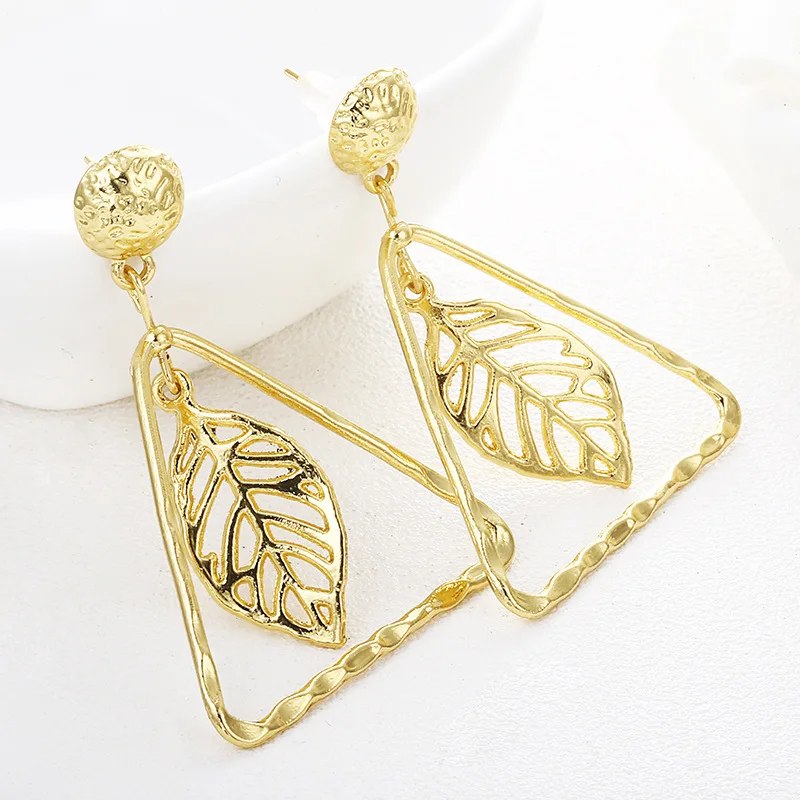 Fashion Women Earrings 2018 Simple Geometric Metal Leaves Triangle Pendants Earrings For Women Accessories Party Jewelry Gift
Fashion Women Earrings 2018 Simple Geometric Metal Leaves Triangle Pendants Earrings For Women Accessories Party Jewelry Gift