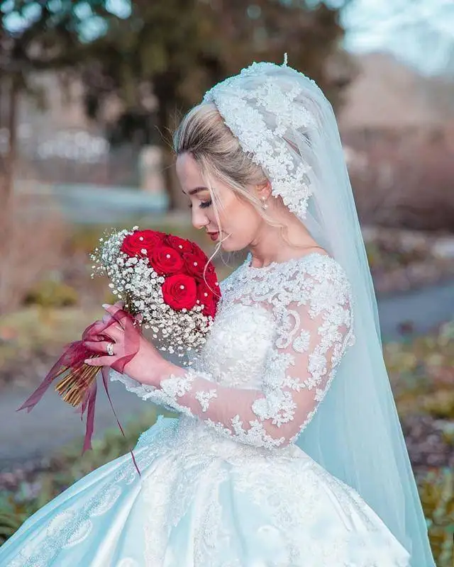 Glamorous Satin Sheer Long Sleeves Lace Appliqued Beading Ball Gown oho Wedding Dress Gown Sofuge Vestido De Noiva Dubai Arabic
Glamorous Satin Sheer Long Sleeves Lace Appliqued Beading Ball Gown oho Wedding Dress Gown Sofuge Vestido De Noiva Dubai Arabic
