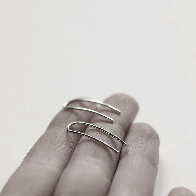 Exquisite Metal Wires Clip Ear Sweep Wrap Ear Climber Modern Beautiful U Shape Stud Clip Earrings Women Jewelry Sterling Silver
Exquisite Metal Wires Clip Ear Sweep Wrap Ear Climber Modern Beautiful U Shape Stud Clip Earrings Women Jewelry Sterling Silver