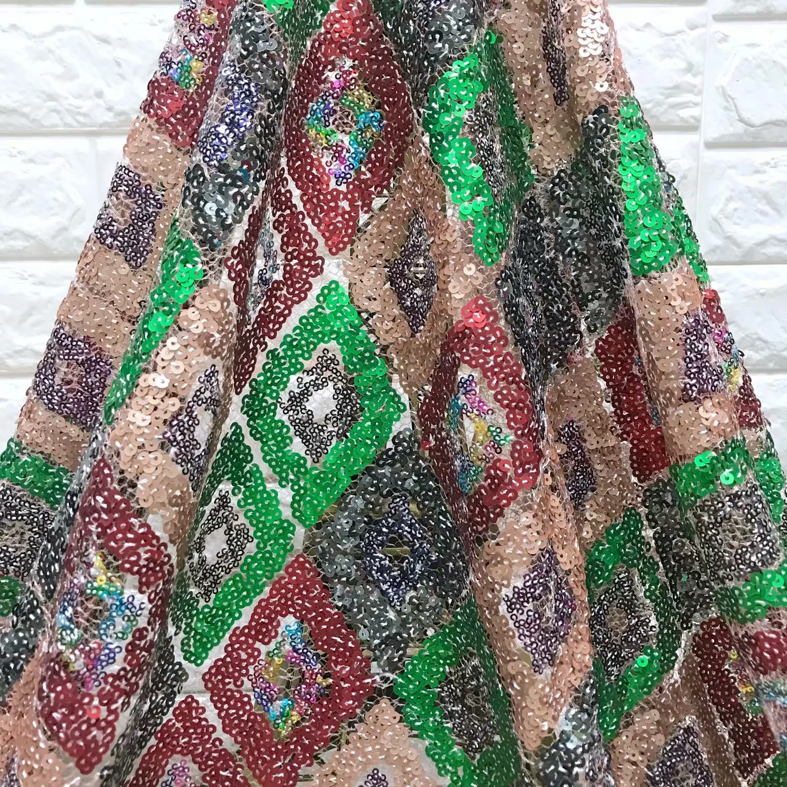 Beautifical african lace fabrics 2019 Latest multicolor sequins net lace fabrics for dress nigerain lace fabric 5yards ML5N590
Beautifical african lace fabrics 2019 Latest multicolor sequins net lace fabrics for dress nigerain lace fabric 5yards ML5N590