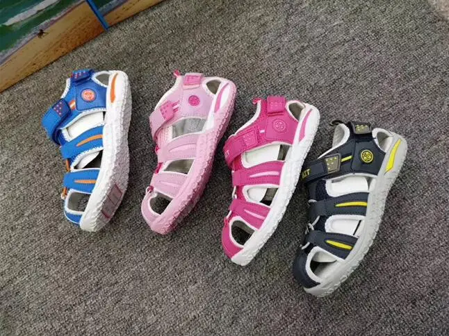 Children's baotou sandals beach shoes outdoor sandals boys and girls breathable soft bottom children's shoes
Children's baotou sandals beach shoes outdoor sandals boys and girls breathable soft bottom children's shoes