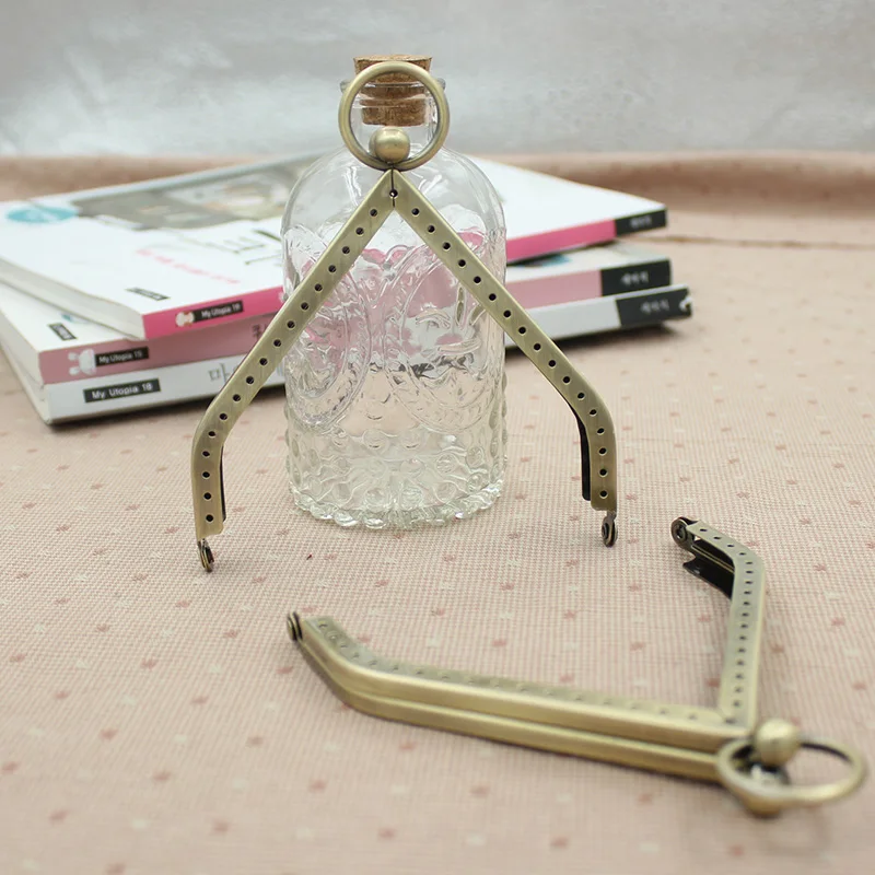 Green Ancient 5Pcs/lot Triangular Bags Hinge Metal Opening Bags DIY Women Handbag Accessories Purse Frame Mouth Gold Kiss Clasp
Green Ancient 5Pcs/lot Triangular Bags Hinge Metal Opening Bags DIY Women Handbag Accessories Purse Frame Mouth Gold Kiss Clasp