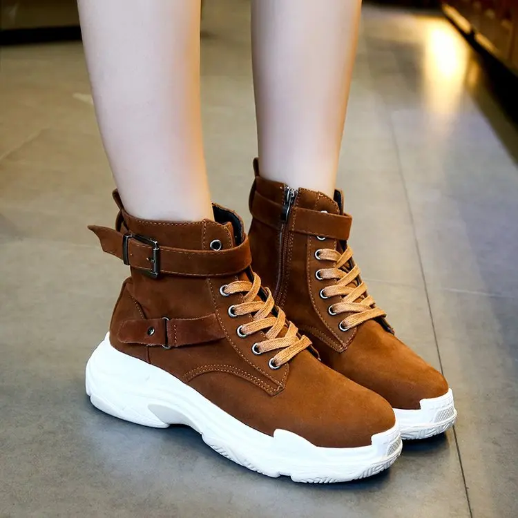 2018 autumn new fashion simple solid color short boots women retro trend thick bottom comfortable casual Martin boots.
2018 autumn new fashion simple solid color short boots women retro trend thick bottom comfortable casual Martin boots.