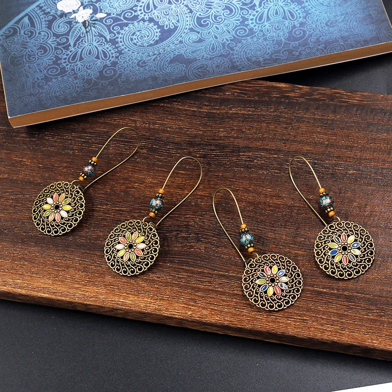 Amader 2018 Vintage Women's Hollow Round Pendant Enamel Flower Oorbellen Bohemian Dangle Earrings Beads Earrings HQER246
Amader 2018 Vintage Women's Hollow Round Pendant Enamel Flower Oorbellen Bohemian Dangle Earrings Beads Earrings HQER246