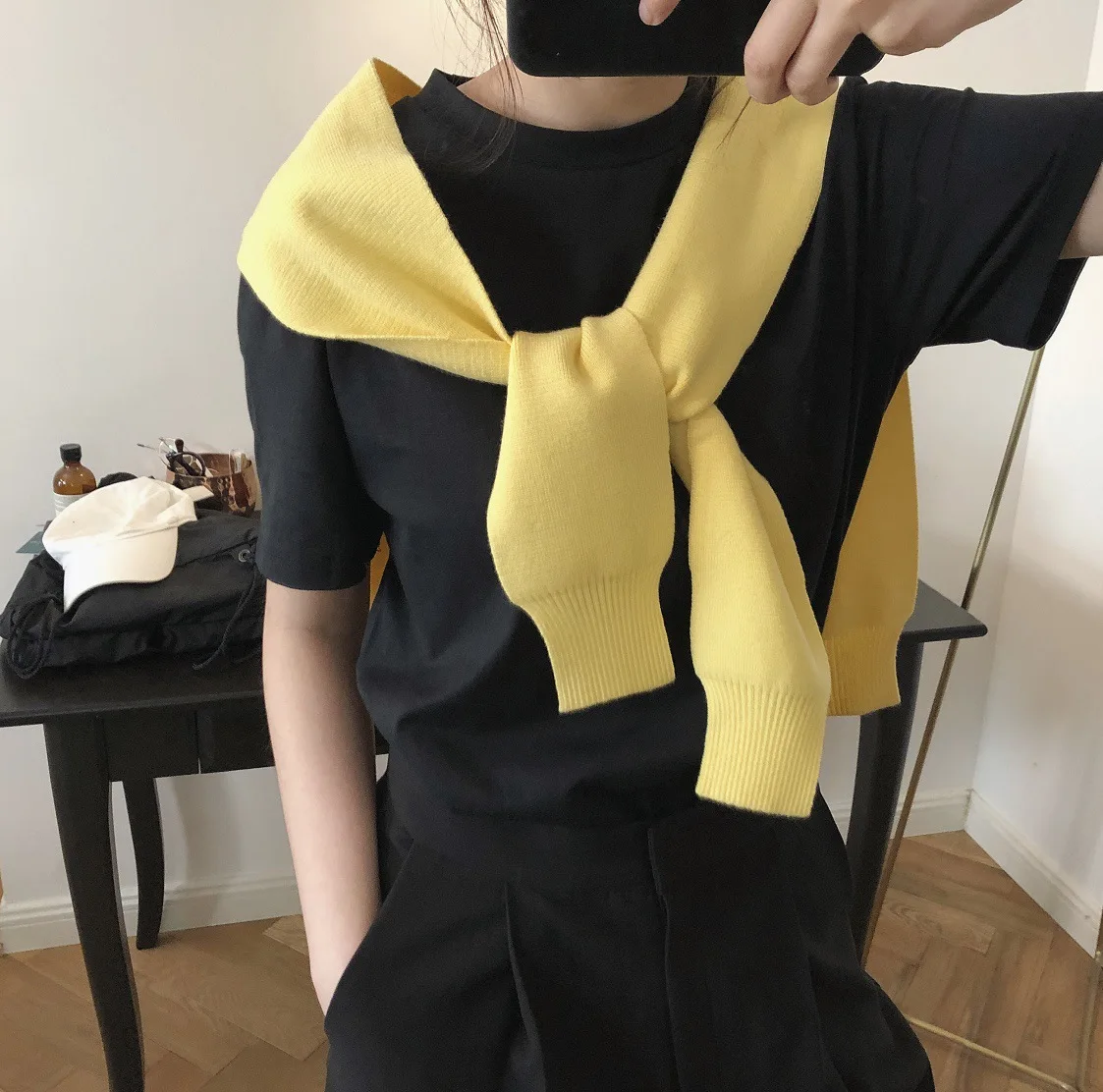 New Lady Blinger creative style knitted colorful scarves holiday vacation sweater style knitted pashmina for women
New Lady Blinger creative style knitted colorful scarves holiday vacation sweater style knitted pashmina for women