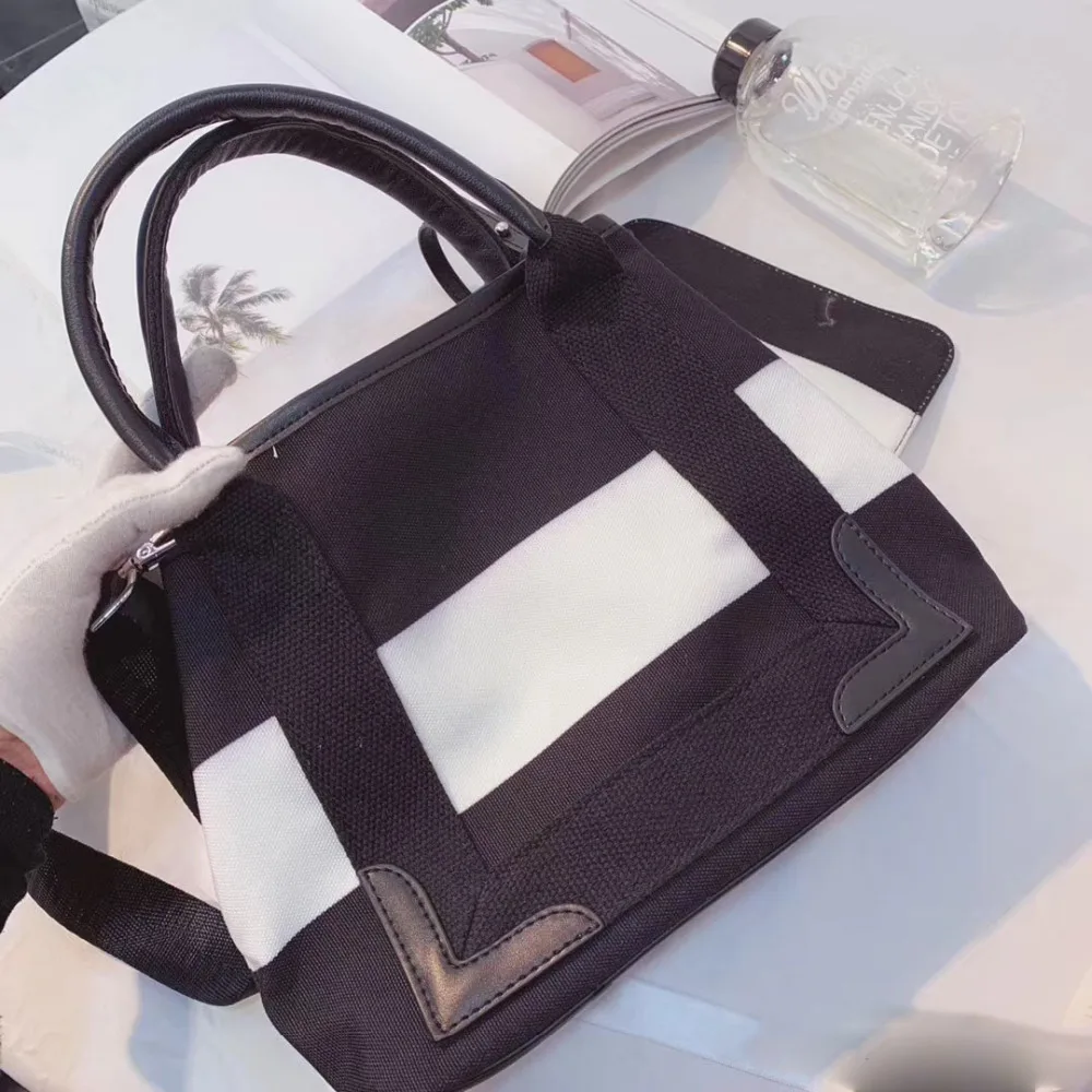 R1006 Women Fashion Luxury Brand Handbag Designer Female Casual Shoulder Cross Body Bags Lady Hand Bags Tote Bags Shopping Bag
R1006 Women Fashion Luxury Brand Handbag Designer Female Casual Shoulder Cross Body Bags Lady Hand Bags Tote Bags Shopping Bag