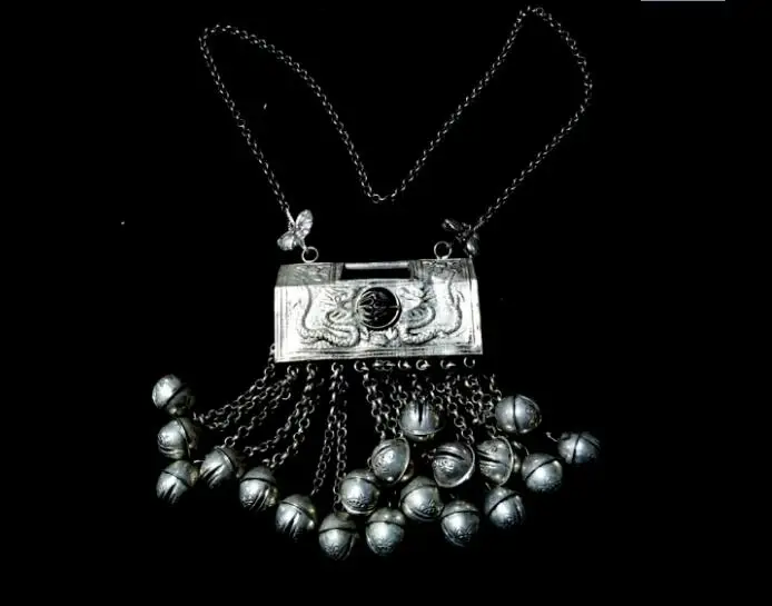 Folk style Miao Silver Pendant Ssangyong students male and female can wish you I wish you a happy voyage. Safe trip wherever
Folk style Miao Silver Pendant Ssangyong students male and female can wish you I wish you a happy voyage. Safe trip wherever