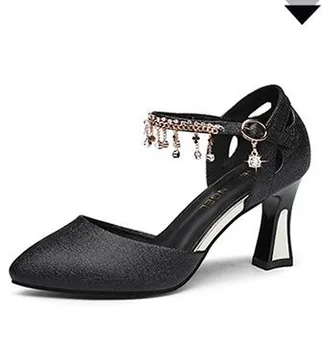 Thick with hollow high heels female 2019 new summer Baotou sandals female shallow mouth word buckle rhinestone bag with single s
Thick with hollow high heels female 2019 new summer Baotou sandals female shallow mouth word buckle rhinestone bag with single s