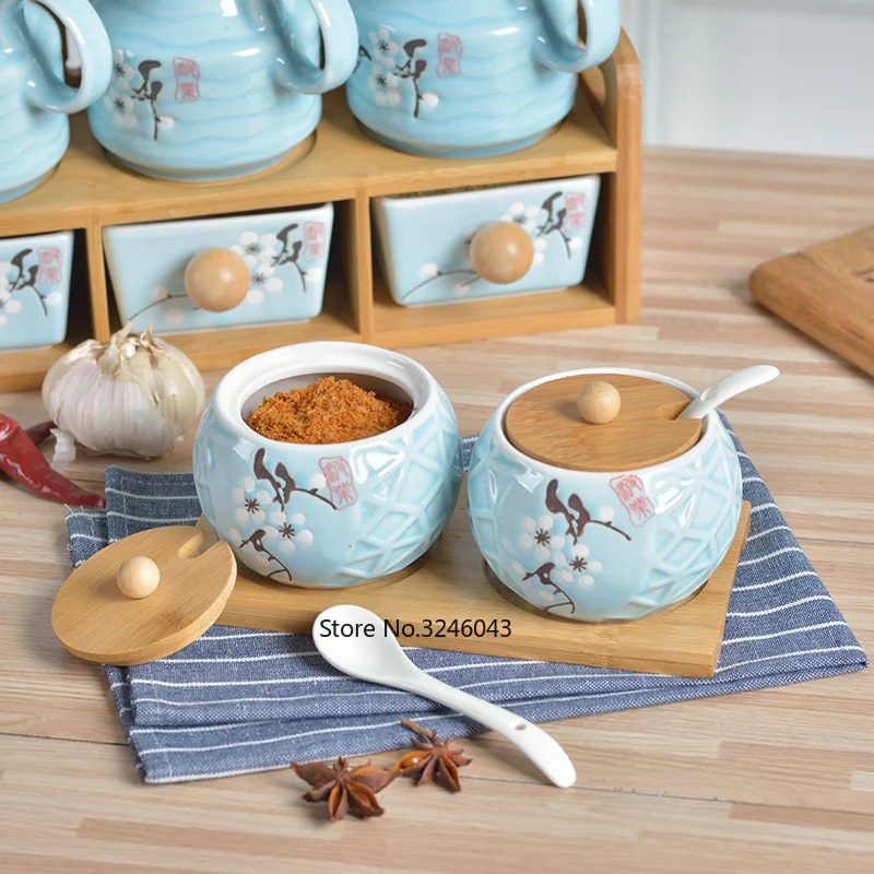 Kitchen supplies ceramic Spice jar three sets of creative condiment bottle spice box pepper salt tank set home combination
Kitchen supplies ceramic Spice jar three sets of creative condiment bottle spice box pepper salt tank set home combination