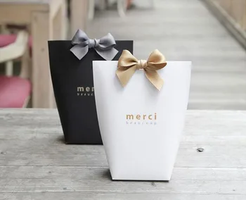 150pcs/Lot MERCI BEAUCOUP white black gift paper cake favor boxes High Quality Gift box Chocolate Box Biscuit Pastry Box L Size
150pcs/Lot MERCI BEAUCOUP white black gift paper cake favor boxes High Quality Gift box Chocolate Box Biscuit Pastry Box L Size