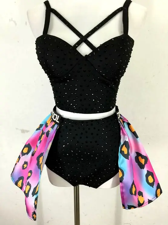 Europe and the United States style DJ superdense drills stage costumes set Nightclub singer performance necessary equipment
Europe and the United States style DJ superdense drills stage costumes set Nightclub singer performance necessary equipment