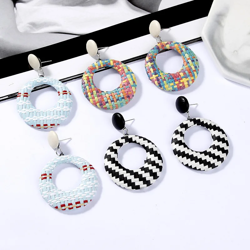 Bohemian Handmade Rattan Knit Straw Weave Rattan Hanging Dangle Drop Earrings New Fashion Geometric Circle Wedding Earrings
Bohemian Handmade Rattan Knit Straw Weave Rattan Hanging Dangle Drop Earrings New Fashion Geometric Circle Wedding Earrings
