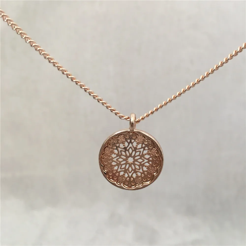 Cute gold rosegold silver color flower filigree circle round floral small pendant collar short necklace for women
Cute gold rosegold silver color flower filigree circle round floral small pendant collar short necklace for women