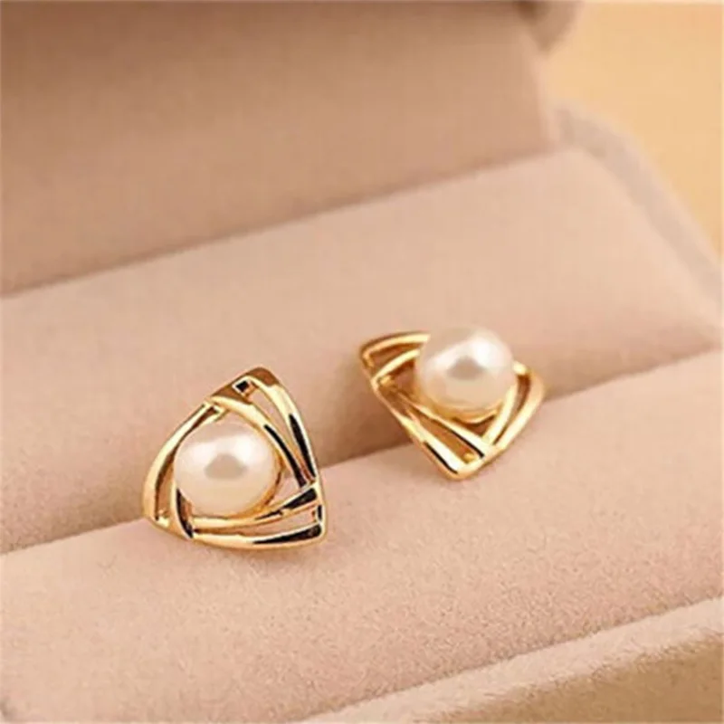 New Women Pearl Stud Earrings Charming Triangle Earring Pendientes Fashion Ear Jewelry Accessories
New Women Pearl Stud Earrings Charming Triangle Earring Pendientes Fashion Ear Jewelry Accessories