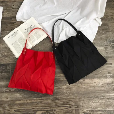 Fashion Original Designer Woman Casual Solid Color Pleated Drawstring Single Strap Portable Messenger Shoulder Shopping Bag Tote
Fashion Original Designer Woman Casual Solid Color Pleated Drawstring Single Strap Portable Messenger Shoulder Shopping Bag Tote